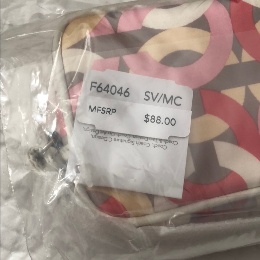 NWT Coach Multi Use Pouch - Picture 4 of 4